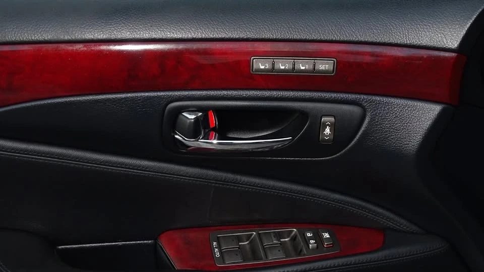2010 Lexus LS 4th Gen - Image 10 of 20