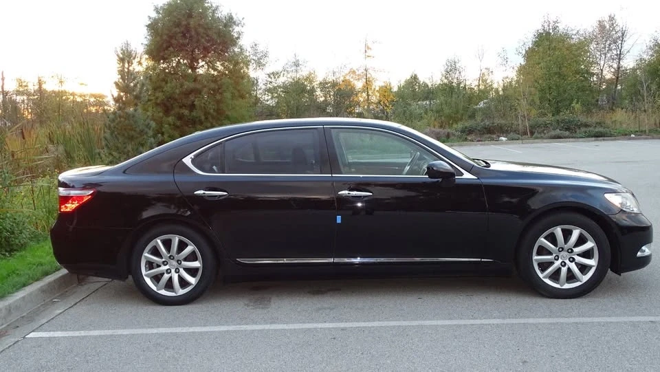 2010 Lexus LS 4th Gen - Image 4 of 20
