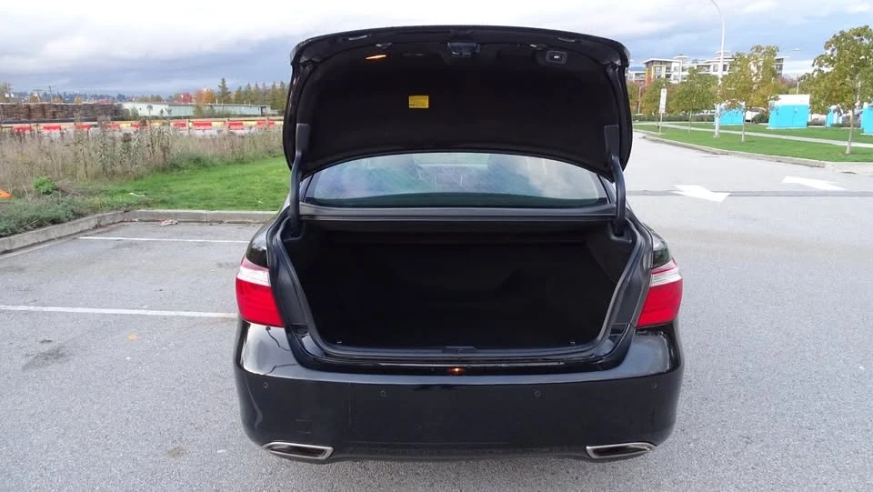 2010 Lexus LS 4th Gen - Image 19 of 20