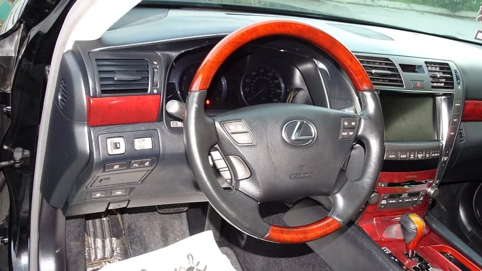 2010 Lexus LS 4th Gen - Image 9 of 20