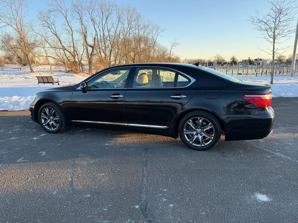 2010 Lexus LS 4th Gen - Image 13 of 31