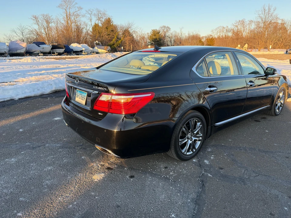 2010 Lexus LS 4th Gen - Image 17 of 31