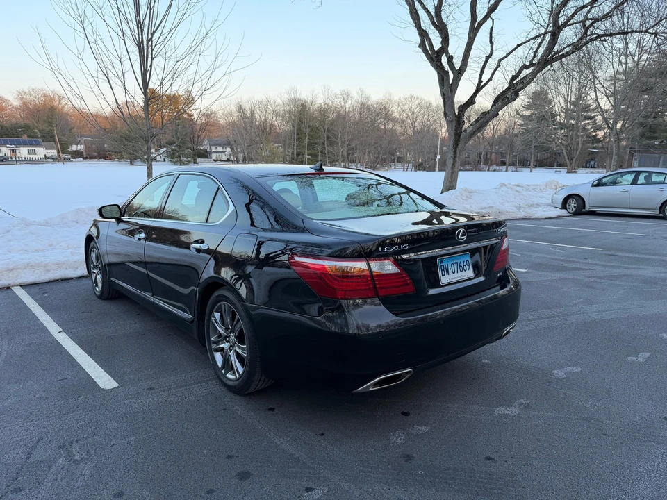 2010 Lexus LS 4th Gen - Image 14 of 31