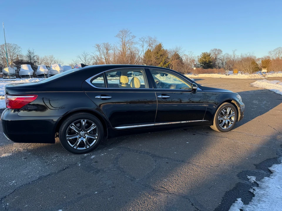 2010 Lexus LS 4th Gen - Image 20 of 31