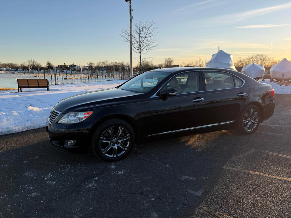 2010 Lexus LS 4th Gen - Image 9 of 31