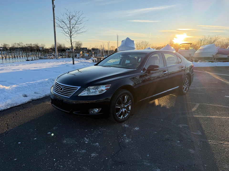 2010 Lexus LS 4th Gen - Image 8 of 31