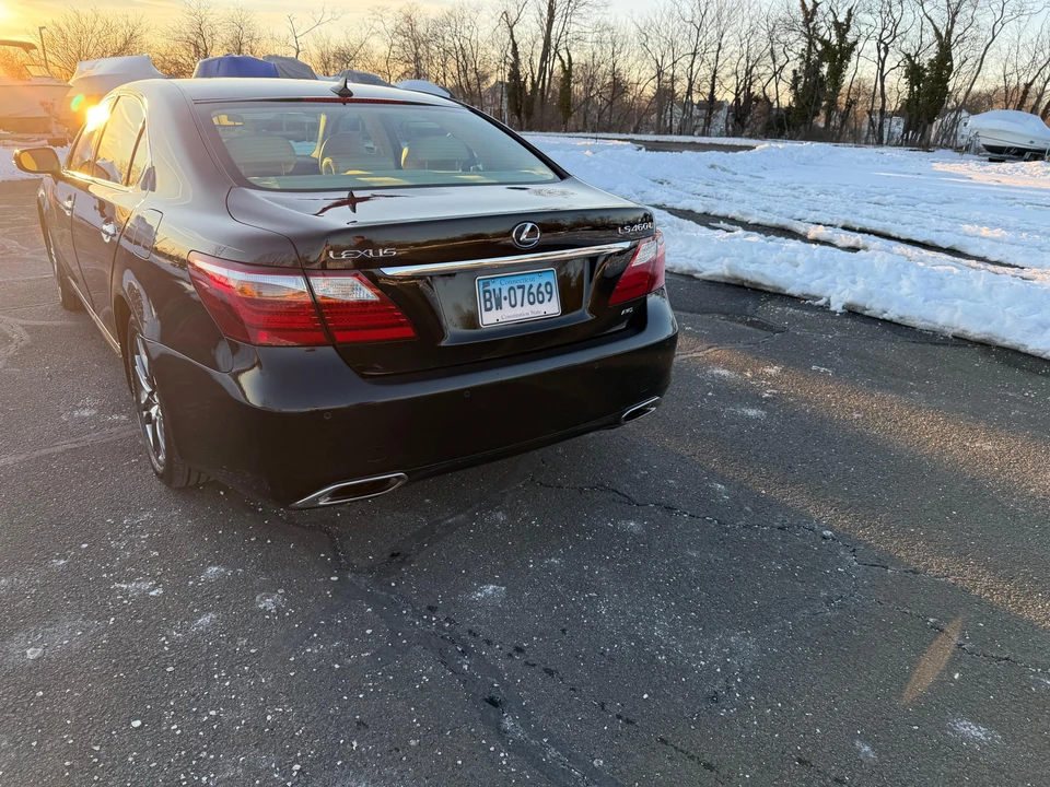 2010 Lexus LS 4th Gen - Image 15 of 31