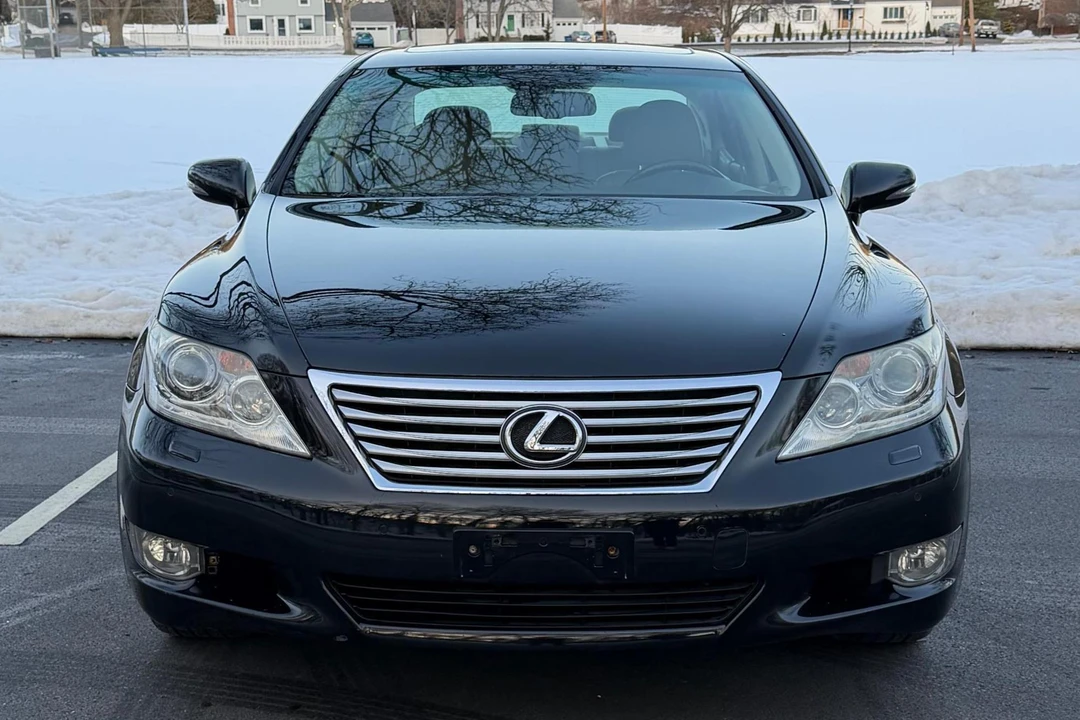 2010 Lexus LS 4th Gen - Image 2 of 31
