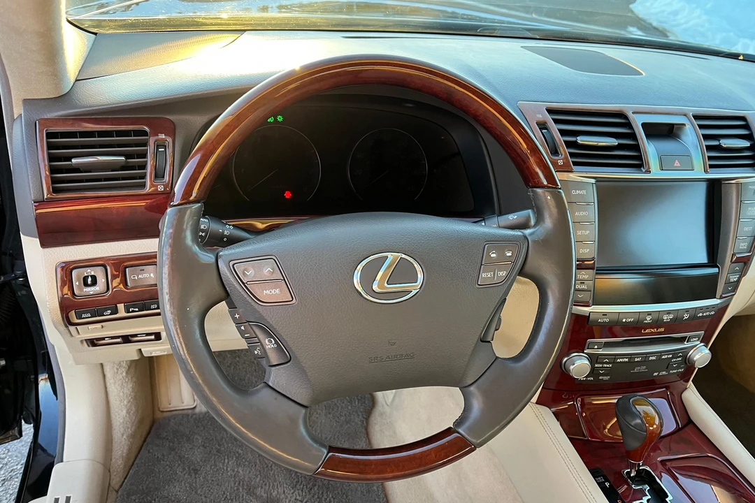 2010 Lexus LS 4th Gen - Image 29 of 31