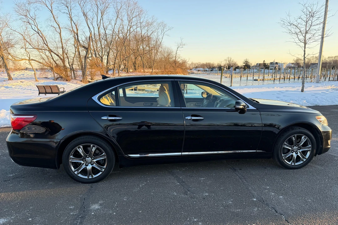 2010 Lexus LS 4th Gen - Image 3 of 31