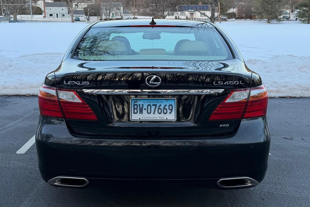 2010 Lexus LS 4th Gen - Image 5 of 31