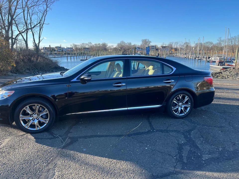 2010 Lexus LS 4th Gen - Image 11 of 31