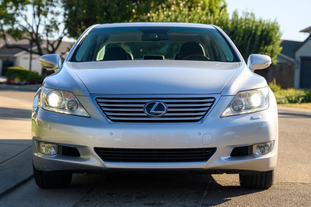2010 Lexus LS 4th Gen - Image 2 of 31