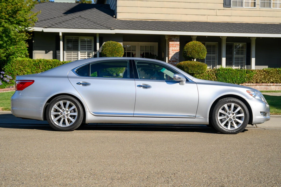 2010 Lexus LS 4th Gen - Image 3 of 31