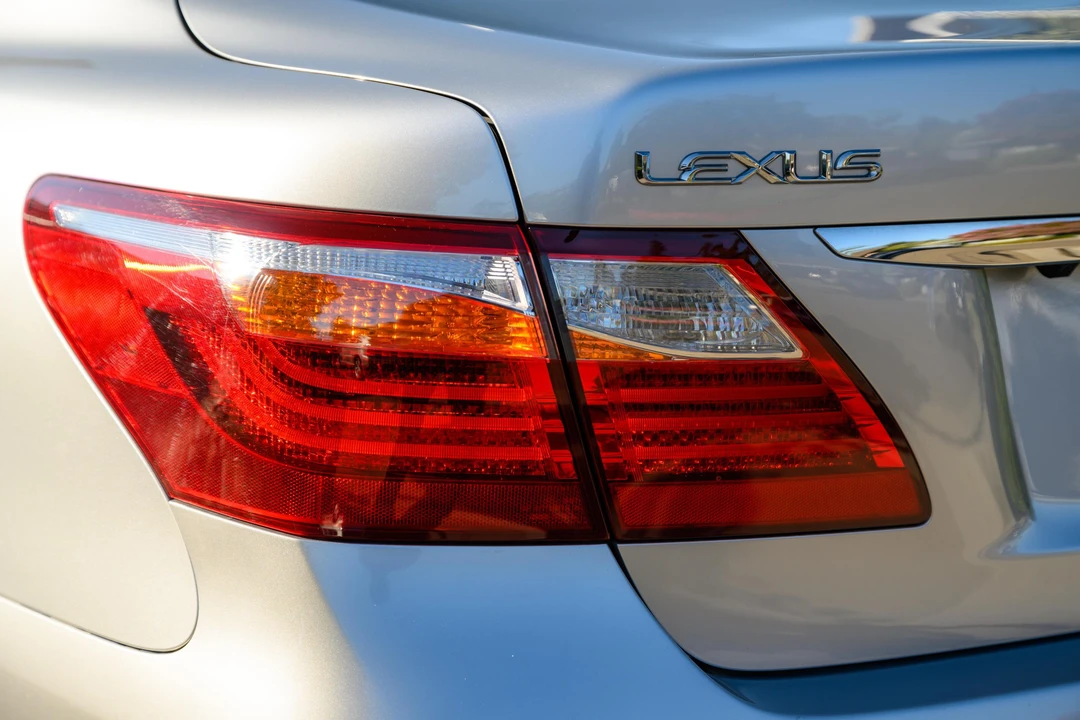 2010 Lexus LS 4th Gen - Image 31 of 31