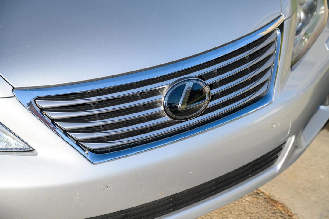 2010 Lexus LS 4th Gen - Image 15 of 31