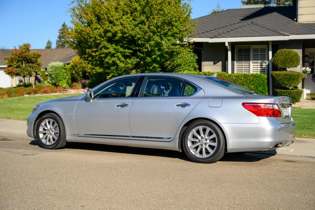 2010 Lexus LS 4th Gen - Image 9 of 31