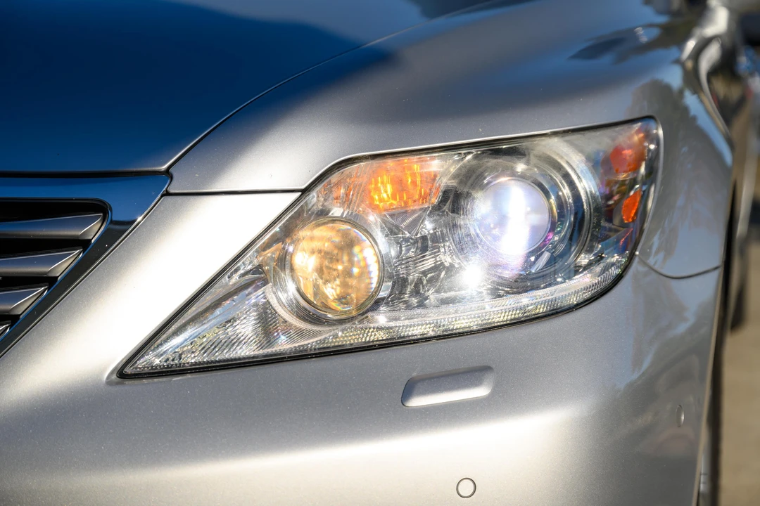 2010 Lexus LS 4th Gen - Image 16 of 31