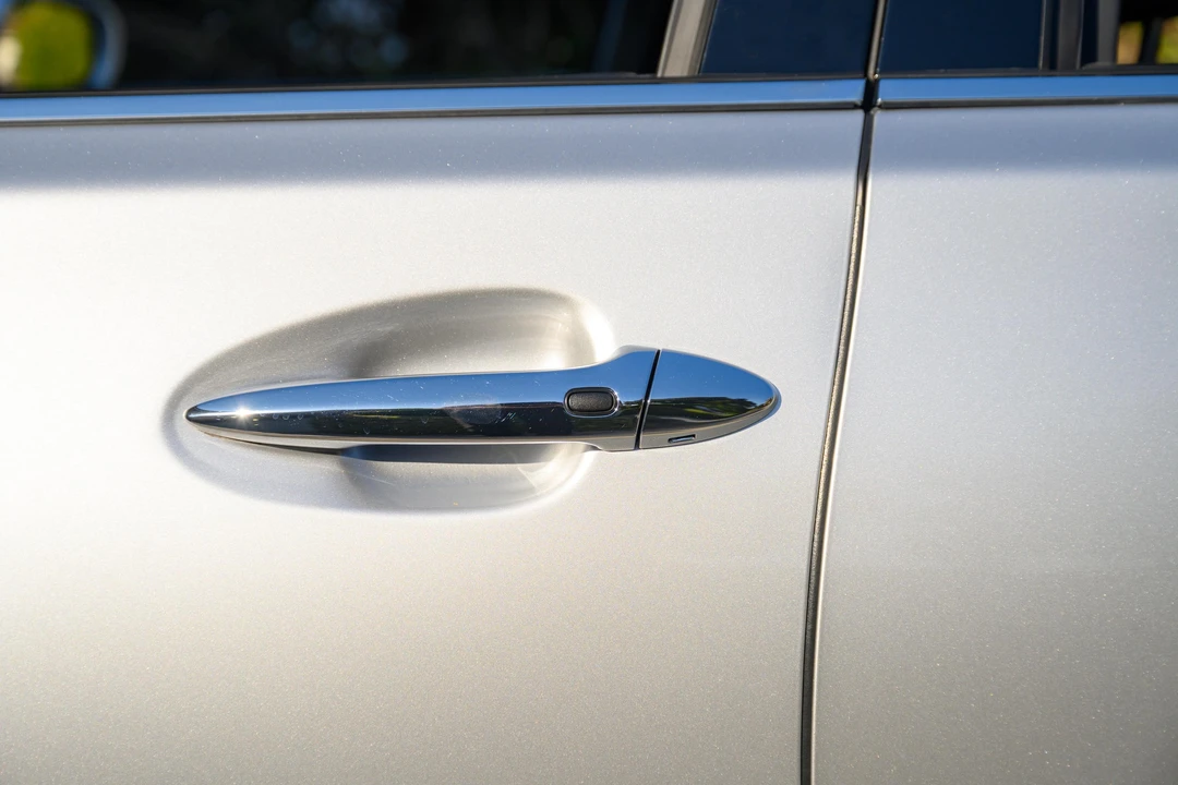 2010 Lexus LS 4th Gen - Image 24 of 31