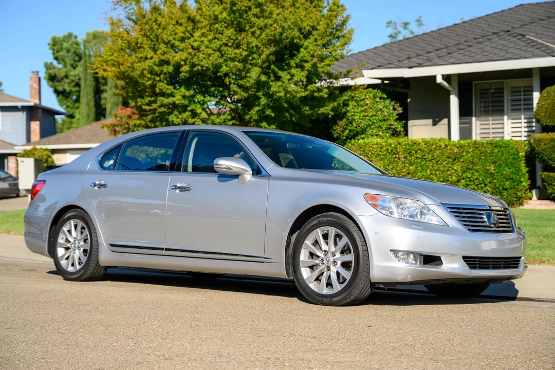 2010 Lexus LS 4th Gen - Image 11 of 31