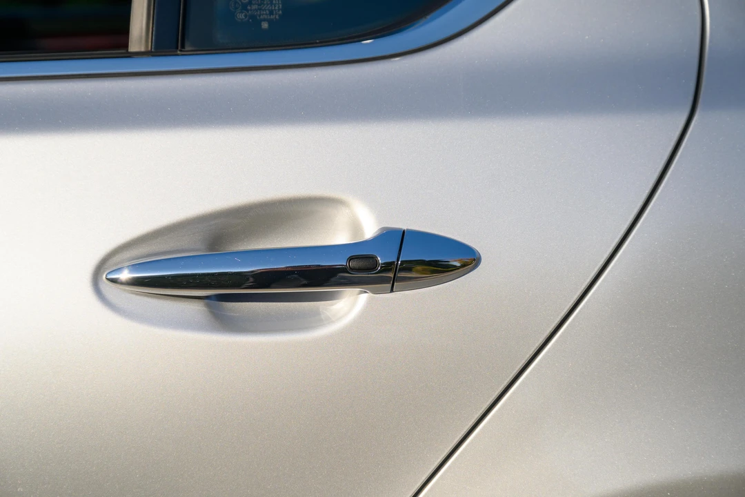 2010 Lexus LS 4th Gen - Image 27 of 31