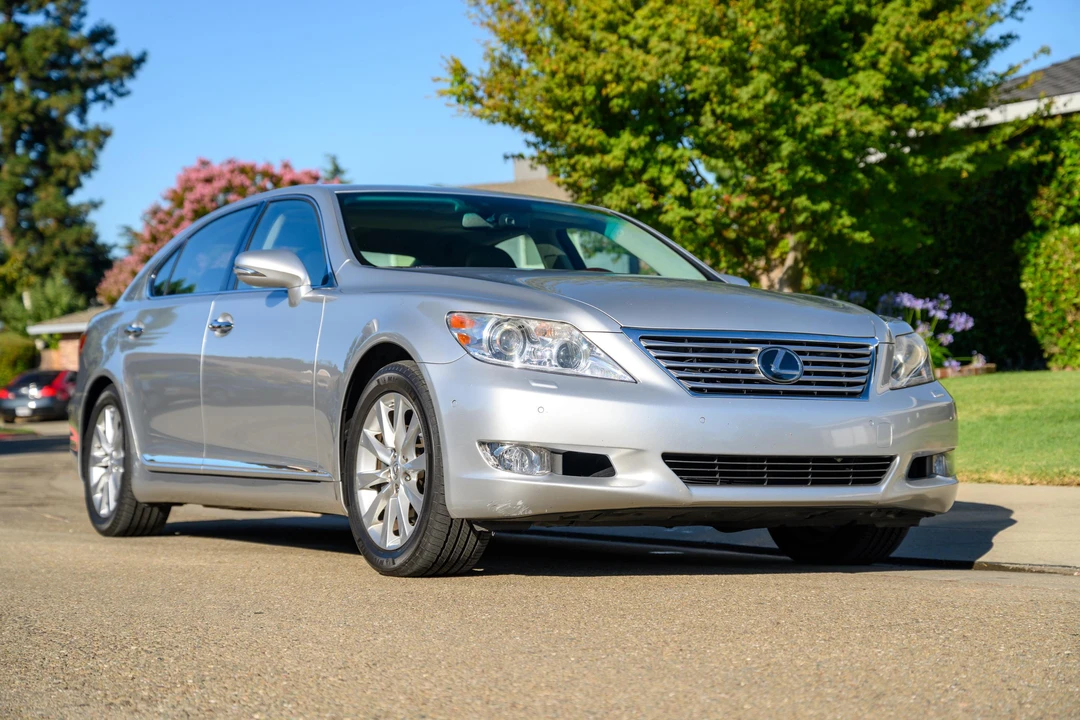 2010 Lexus LS 4th Gen - Image 12 of 31