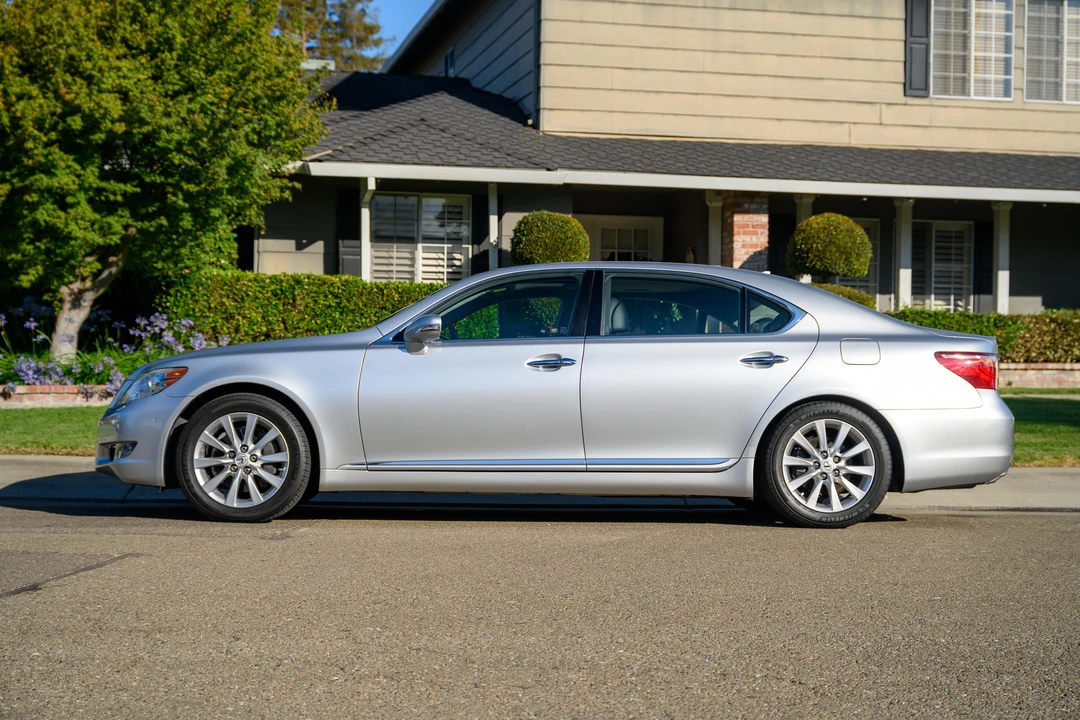 2010 Lexus LS 4th Gen - Image 8 of 31