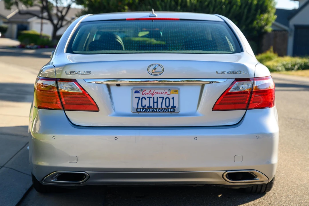 2010 Lexus LS 4th Gen - Image 5 of 31