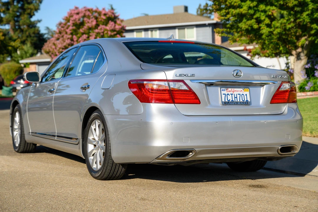 2010 Lexus LS 4th Gen - Image 4 of 31