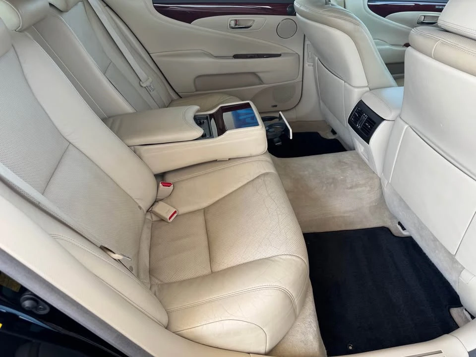 2010 Lexus LS 4th Gen - Image 16 of 19