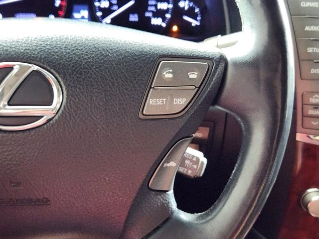 2010 Lexus LS 4th Gen - Image 18 of 20