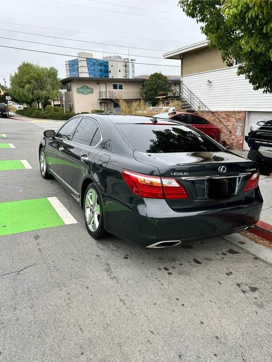 2010 Lexus LS 4th Gen - Image 5 of 7