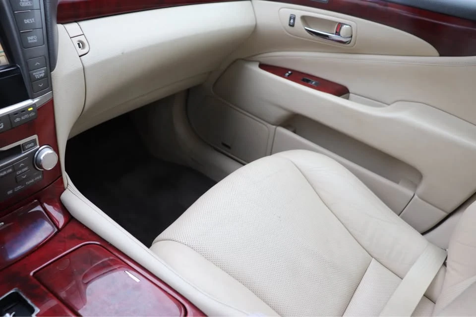2010 Lexus LS 4th Gen - Image 9 of 10