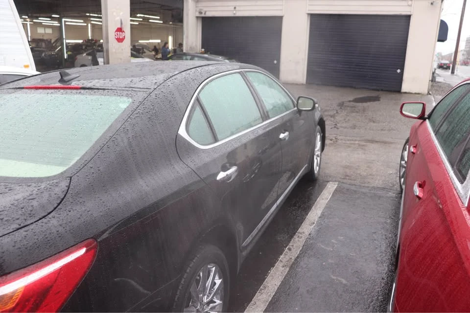 2010 Lexus LS 4th Gen - Image 4 of 10