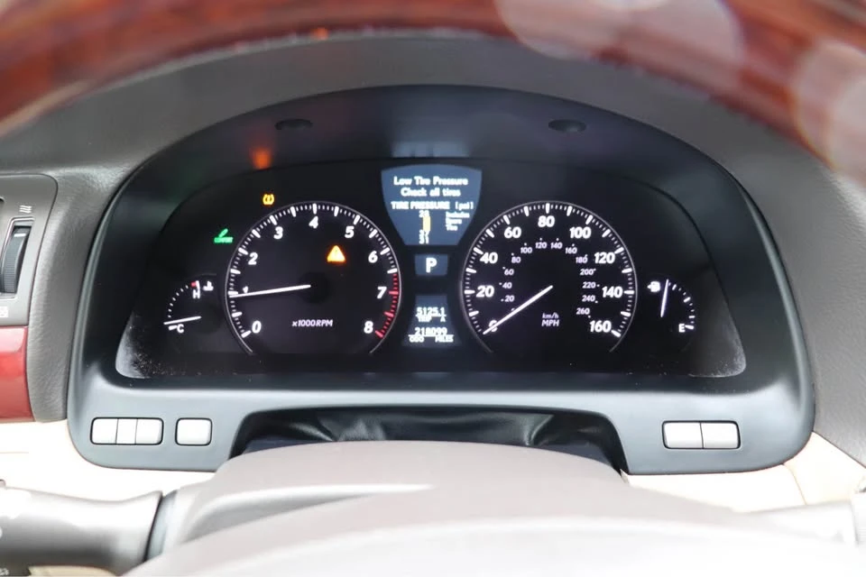 2010 Lexus LS 4th Gen - Image 6 of 10