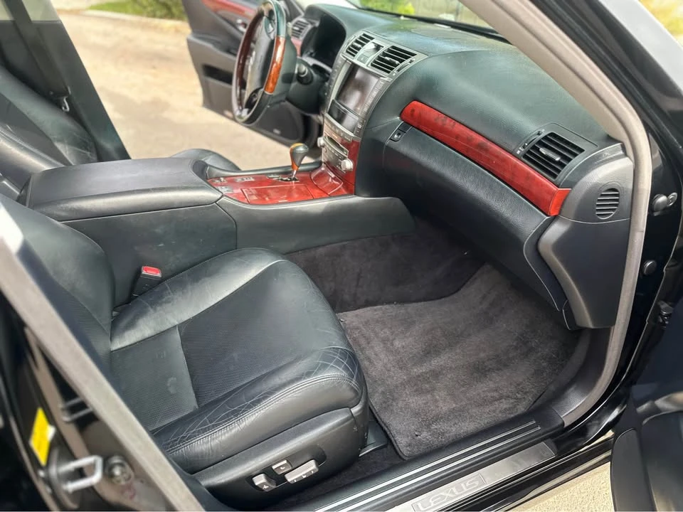 2010 Lexus LS 4th Gen - Image 12 of 13