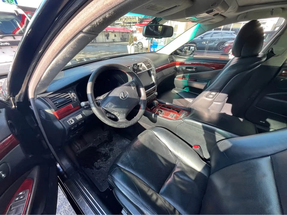 2010 Lexus LS 4th Gen - Image 5 of 6