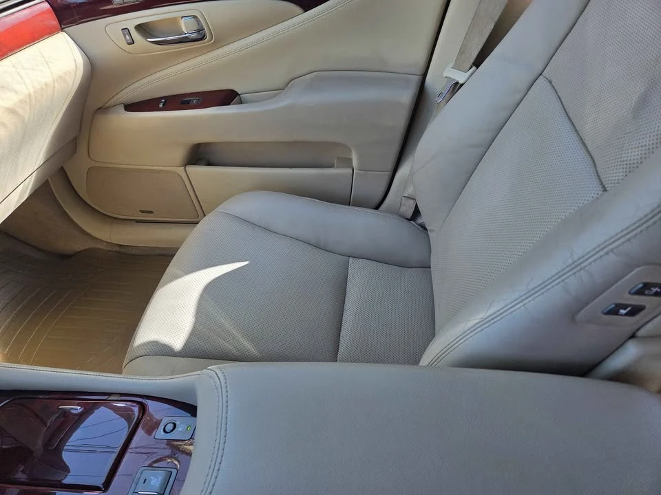 2010 Lexus LS 4th Gen - Image 16 of 17
