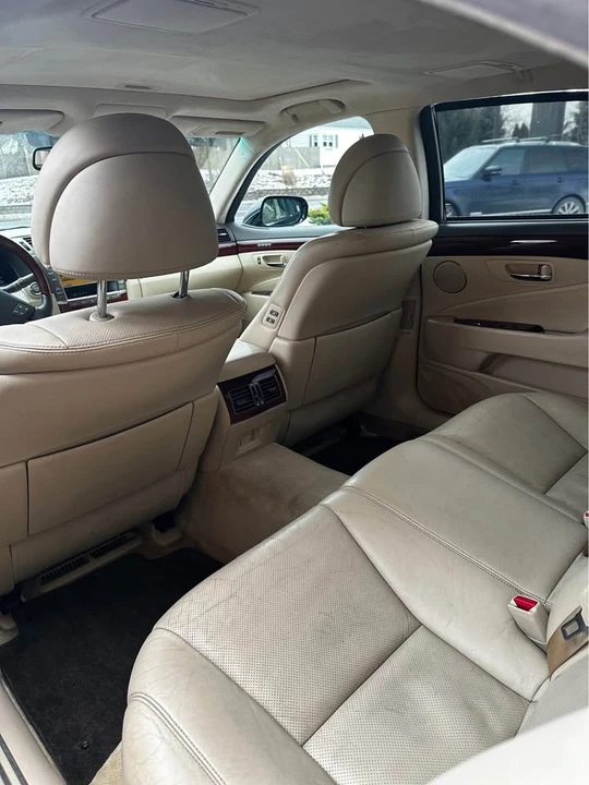 2010 Lexus LS 4th Gen - Image 11 of 14