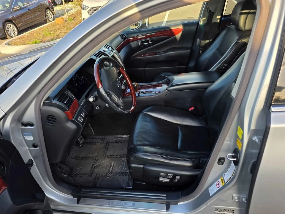 2010 Lexus LS 4th Gen - Image 13 of 15