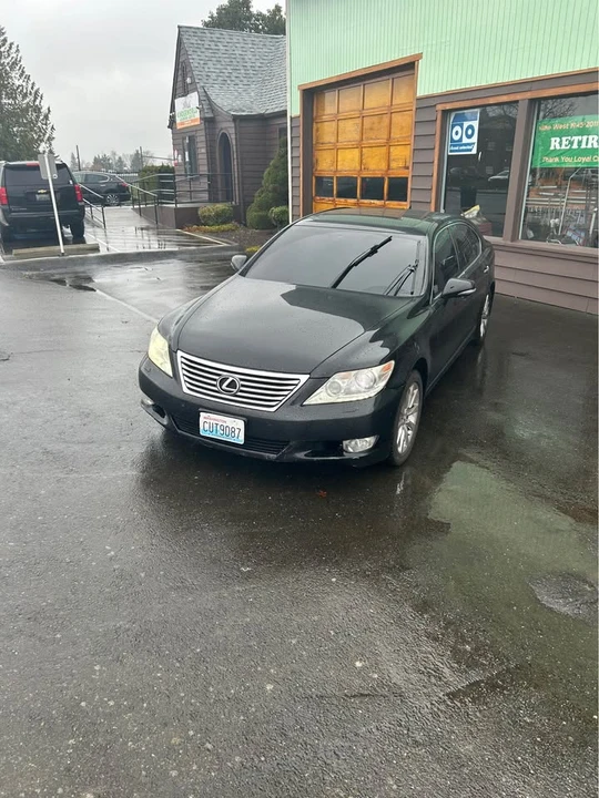 2010 Lexus LS 4th Gen - Image 5 of 8