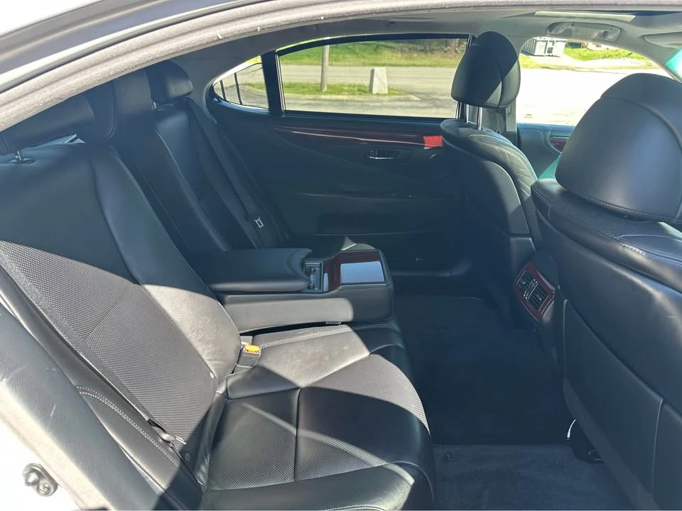 2010 Lexus LS 4th Gen - Image 19 of 19