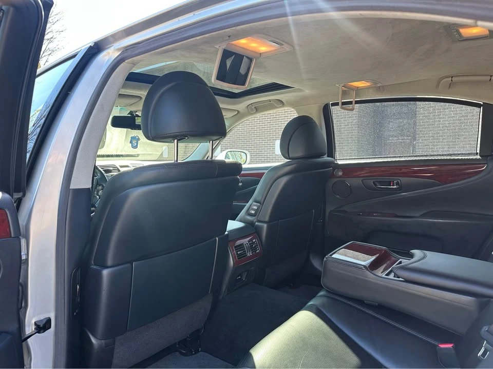 2010 Lexus LS 4th Gen - Image 14 of 19