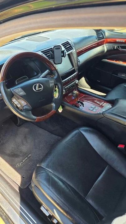 2010 Lexus LS 4th Gen - Image 5 of 9