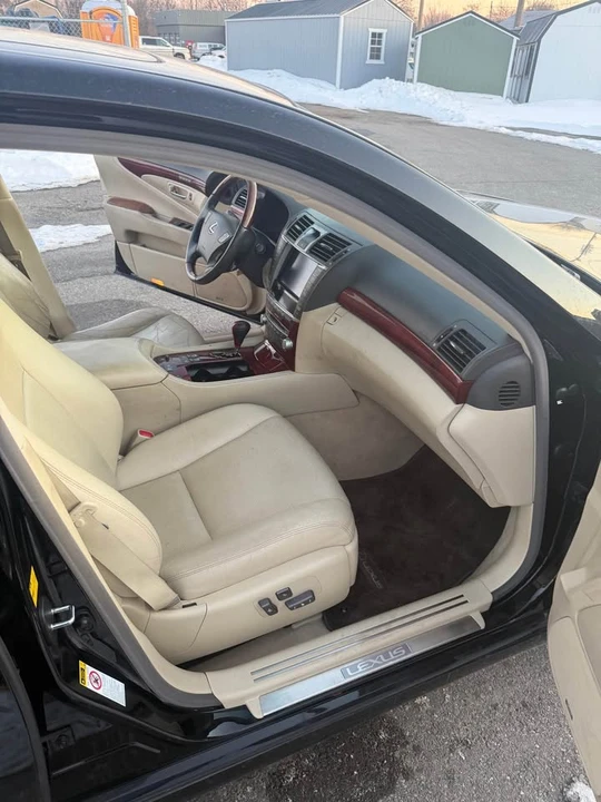 2010 Lexus LS 4th Gen - Image 11 of 15