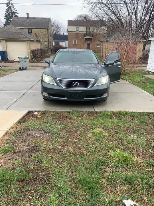 2010 Lexus LS 4th Gen - Image 4 of 9