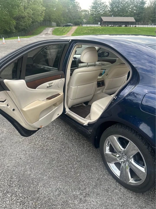 2010 Lexus LS 4th Gen - Image 6 of 12