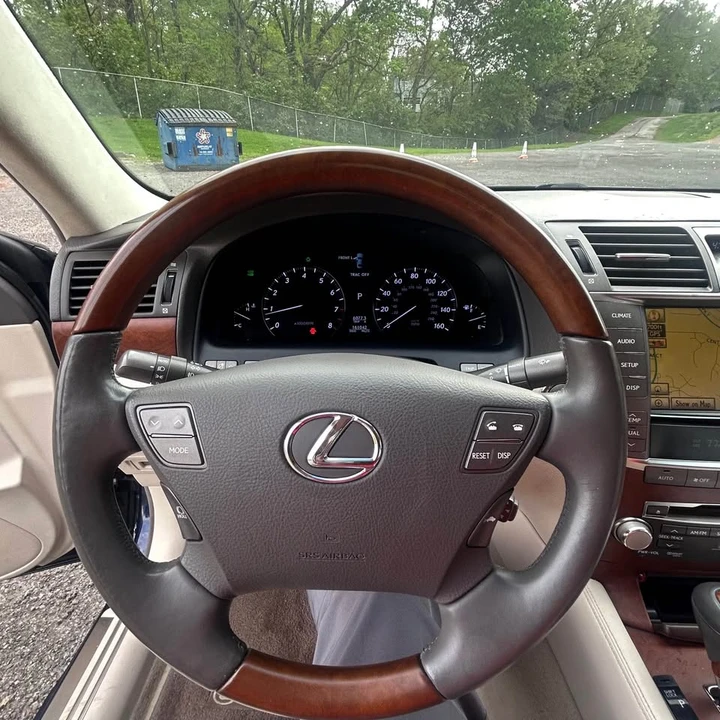 2010 Lexus LS 4th Gen - Image 10 of 12