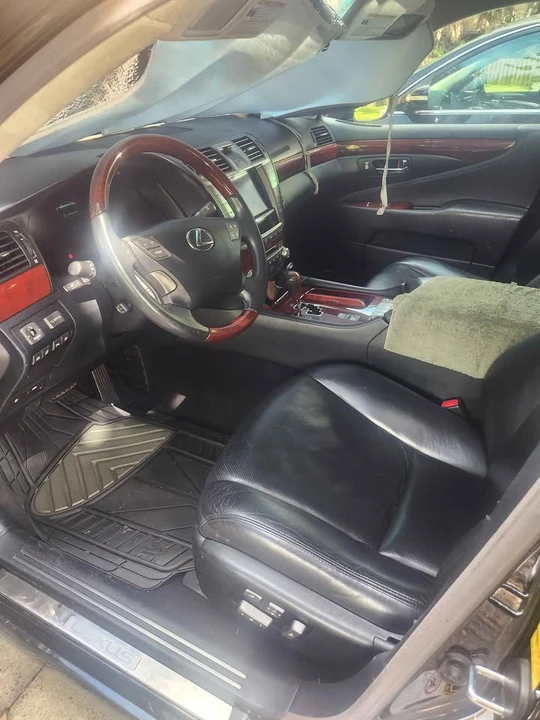 2010 Lexus LS 4th Gen - Image 7 of 9