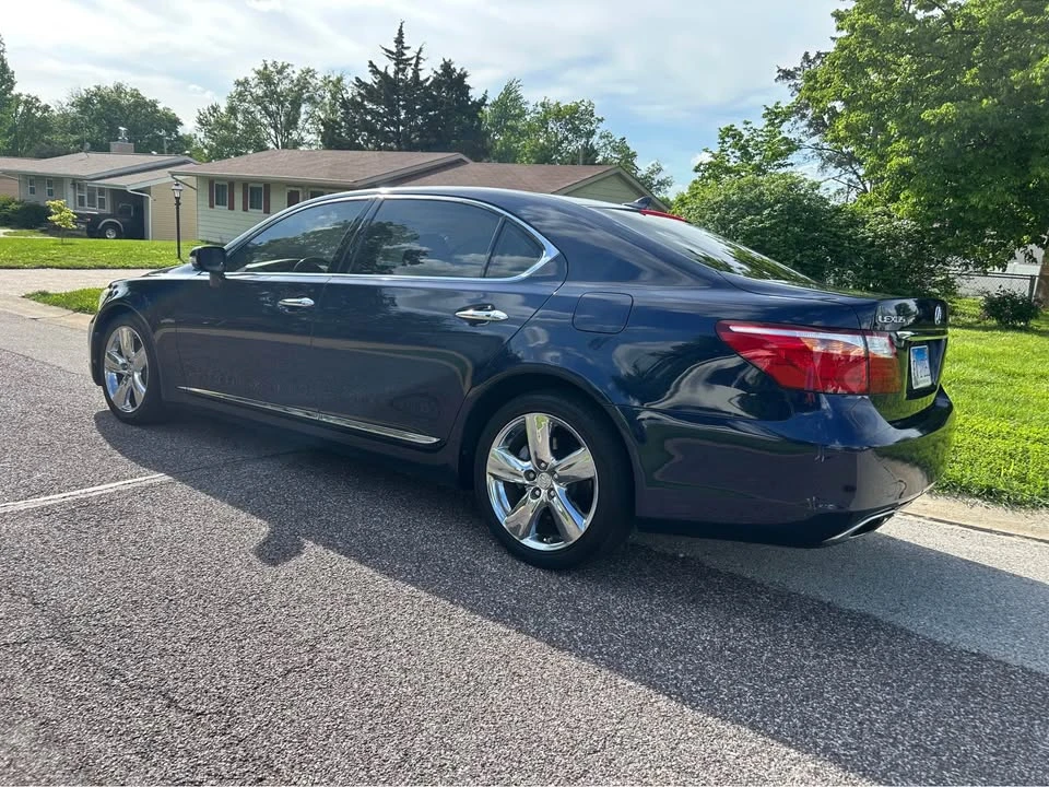 2010 Lexus LS 4th Gen - Image 3 of 10